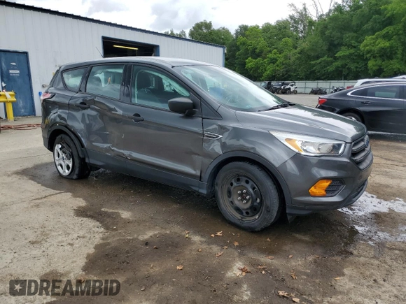 2017 Ford Escape S z VIN 1FMCU0F7XHUC07081, wystawiony jako Copart lot #55094775 z przebiegiem 43 552 mil mil oraz Szkoda całkowita • Salvage title. Historia ofert i sprzedaży dostępna na DreamBid. Obrazek 4.