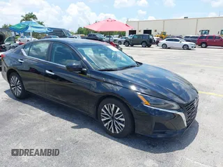2023 Nissan Altima SV z VIN 1N4BL4DV4PN371419, wystawiony jako IAAI lot #42329477 z przebiegiem 39 493 mil mil oraz . Historia ofert i sprzedaży dostępna na DreamBid. Obrazek 1.
