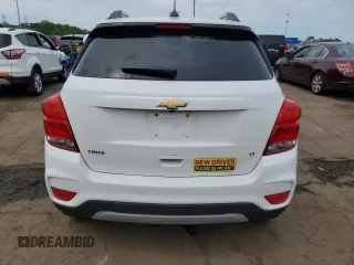 2019 Chevrolet Trax LT z VIN KL7CJLSB3KB797360, wystawiony jako Copart lot #58984105 z przebiegiem 61 597 mil mil oraz Czysty tytuł • Clean title. Historia ofert i sprzedaży dostępna na DreamBid. Obrazek 6.