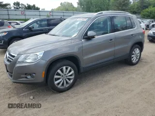 2011 Volkswagen Tiguan SEL z VIN WVGBV7AX9BW520613, wystawiony jako Copart lot #61214325 z przebiegiem 88 263 mil mil oraz Czysty tytuł • Clean title. Historia ofert i sprzedaży dostępna na DreamBid. Obrazek 1.