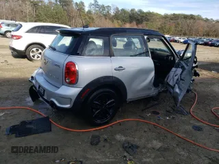 2016 MINI Countryman S with VIN WMWZC5C55GWU22112, listed as a Copart auction lot 82132654 with 60,210 mi miles and Salvage Title. Bid and sale history available at DreamBid. Image 3.