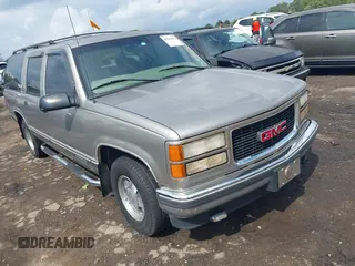 1999 GMC Suburban with VIN 3GKEC16R0XG547353, listed as a IAAI auction lot 40426884 with 284,689 mi miles. Bid and sale history available at carsss.com. Image 1.