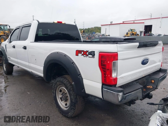 2018 Ford Super Duty F-250 SRW XL with VIN 1FT7W2BTXJEB84089, listed as a IAAI auction lot 40456238 with 180,297 mi miles. Bid and sale history available at carsss.com. Image 3.