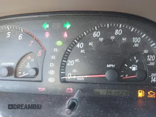 2002 Toyota Camry XLE z VIN 4T1BF32KX2U034414, wystawiony jako IAAI lot #42281225 z przebiegiem 141 434 mil mil oraz . Historia ofert i sprzedaży dostępna na DreamBid. Obrazek 7.