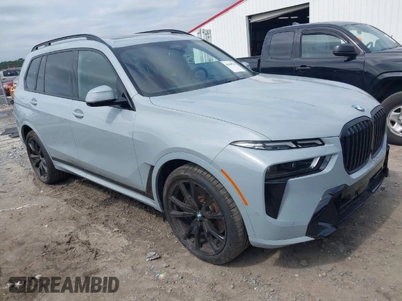2024 BMW X7 xDrive40i z VIN 5UX23EM07R9T99861, wystawiony jako IAAI lot #40400730 z przebiegiem 9 916 mil mil oraz . Historia ofert i sprzedaży dostępna na DreamBid. Obrazek 1.