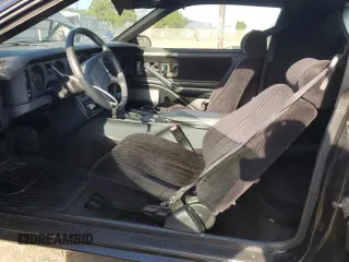 1989 Pontiac Firebird z VIN 1G2FS2186KL212458, wystawiony jako Copart lot #56995025 z przebiegiem 89 851 mil mil oraz Szkoda całkowita • Salvage title. Historia ofert i sprzedaży dostępna na DreamBid. Obrazek 7.
