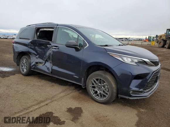 2021 Toyota Sienna XSE with VIN 5TDDSKFC1MS029907, listed as a Copart auction lot 49512965 with 64,350 mi miles and Salvage Title. Bid and sale history available at carsss.com. Image 4.