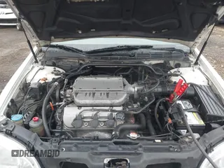 2001 Acura TL with VIN 19UUA56641A033216, listed as a IAAI auction lot 41990006 with 298,562 mi miles. Bid and sale history available at carsss.com. Image 10.