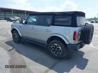 2023 Ford Bronco z VIN 1FMEE5DPXPLB06603, wystawiony jako IAAI lot #42183408 z przebiegiem 22 272 mil mil oraz . Historia ofert i sprzedaży dostępna na DreamBid. Obrazek 3.