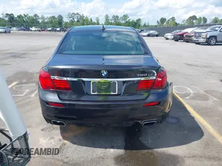 2015 BMW 7 Series 750Li z VIN WBAYE8C55FD782482, wystawiony jako IAAI lot #42225202 z przebiegiem 129 880 mil mil oraz . Historia ofert i sprzedaży dostępna na DreamBid. Obrazek 16.