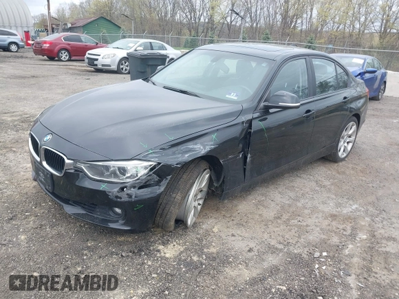 2015 BMW 3 Series 328i xDrive z VIN WBA3B5G53FNS16309, wystawiony jako IAAI lot #42093692 z przebiegiem 84 229 mil mil oraz . Historia ofert i sprzedaży dostępna na DreamBid. Obrazek 17.