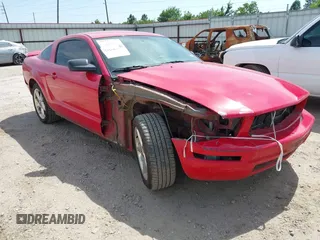 2008 Ford Mustang Deluxe z VIN 1ZVHT80N585139220, wystawiony jako IAAI lot #42260294 z przebiegiem 159 959 mil mil oraz . Historia ofert i sprzedaży dostępna na DreamBid. Obrazek 1.