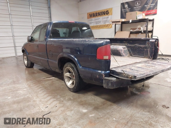 2003 GMC Sonoma SLS with VIN 1GTCS19X438148073, listed as a IAAI auction lot 41158520 with 170,817 mi miles. Bid and sale history available at carsss.com. Image 3.