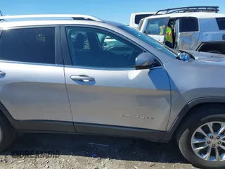 2019 Jeep Cherokee Latitude with VIN 1C4PJMCB0KD105214, listed as a IAAI auction lot 41720808 with 50,080 mi miles. Bid and sale history available at carsss.com. Image 13.