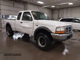2000 Ford Ranger XLT with VIN 1FTZR15X4YPA57023, listed as a IAAI auction lot 41769447 with 159,655 mi miles. Bid and sale history available at carsss.com. Image 1.