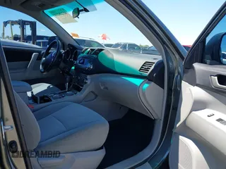 2012 Toyota Highlander with VIN 5TDBK3EHXCS130906, listed as a IAAI auction lot 42228273 with 89,749 mi miles and . Bid and sale history available at DreamBid. Image 5.