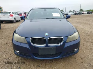 2011 BMW 3 Series 328i xDrive z VIN WBAPK5G5XBNN25836, wystawiony jako IAAI lot #42352968 z przebiegiem 108 638 mil mil oraz . Historia ofert i sprzedaży dostępna na DreamBid. Obrazek 6.