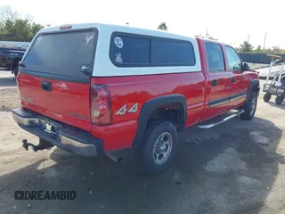 2003 Chevrolet Silverado 1500HD LS z VIN 1GCGK13U03F179543, wystawiony jako IAAI lot #42118862 z przebiegiem 118 128 mil mil oraz . Historia ofert i sprzedaży dostępna na DreamBid. Obrazek 4.
