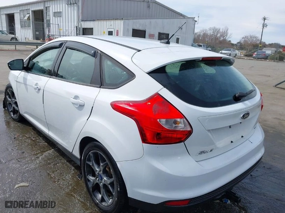 2013 Ford Focus SE with VIN 1FADP3K25DL327419, listed as a IAAI auction lot 41720546 with 130,934 mi miles. Bid and sale history available at carsss.com. Image 3.