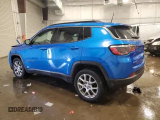 2022 Jeep Compass Latitude Lux with VIN 3C4NJDFB7NT208695, listed as a Copart auction lot 45760855 with 52,491 mi miles and Salvage Title. Bid and sale history available at carsss.com. Image 2.