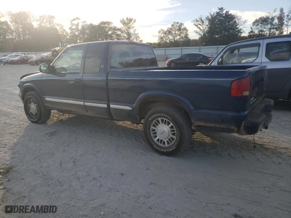 2002 GMC Sonoma SLS with VIN 1GTDT19W128196573, listed as a Copart auction lot 76562324 with 377,391 mi miles and Salvage Title. Bid and sale history available at carsss.com. Image 2.