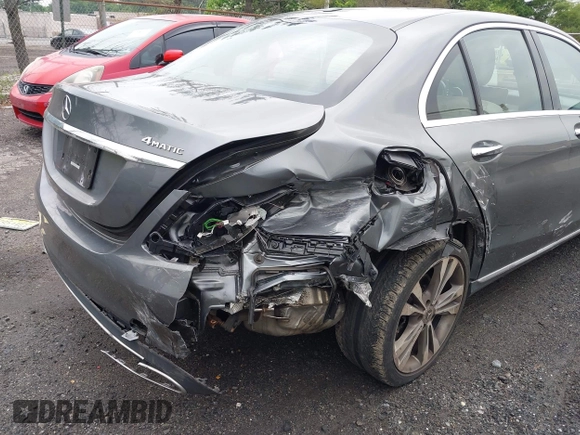 2019 Mercedes-Benz C 300 z VIN 55SWF8EB5KU300556, wystawiony jako IAAI lot #42367723 z przebiegiem 68 335 mil mil oraz . Historia ofert i sprzedaży dostępna na DreamBid. Obrazek 6.