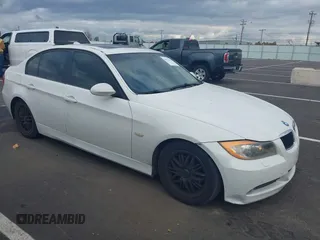 2006 BMW 3 Series 325i with VIN WBAVB17576NK41134, listed as a IAAI auction lot 40731664 with 182,183 mi miles. Bid and sale history available at carsss.com. Image 1.