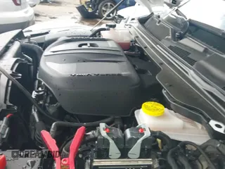 2025 Ram 1500 Big Horn с VIN 1C6RREBP6SN735163, выставлен на аукционе IAAI как лот 42684102 с пробегом 1 323 миль миль и . История ставок и продаж доступна на DreamBid. Изображение 19.