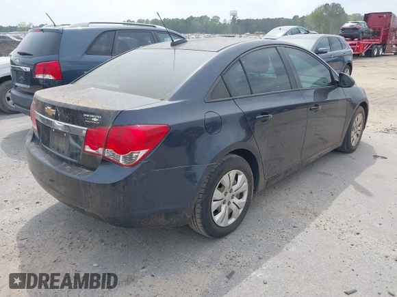 2015 Chevrolet Cruze LS z VIN 1G1PA5SH8F7164276, wystawiony jako IAAI lot #42067080 z przebiegiem 150 369 mil mil oraz . Historia ofert i sprzedaży dostępna na DreamBid. Obrazek 4.