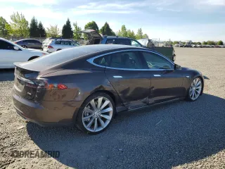 2013 Tesla Model S Performance z VIN 5YJSA1CP1DFP20208, wystawiony jako Copart lot #56066035 z przebiegiem 71 513 mil mil oraz Szkoda całkowita • Salvage title. Historia ofert i sprzedaży dostępna na DreamBid. Obrazek 3.