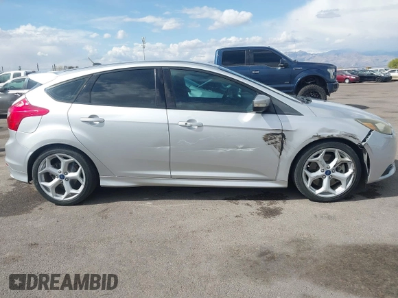 2014 Ford Focus ST with VIN 1FADP3L94EL422471, listed as a IAAI auction lot 41950492 with 80,440 mi miles and . Bid and sale history available at carsss.com. Image 13.