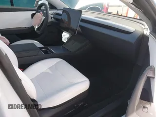 2024 Tesla Model 3 with VIN 5YJ3E1EA7RF812528, listed as a IAAI auction lot 40648421 with 3,231 mi miles. Bid and sale history available at carsss.com. Image 5.