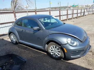 2019 Volkswagen Beetle S с VIN 3VWFD7AT3KM707221, выставлен на аукционе IAAI как лот 41860730 с пробегом 35 885 миль миль и . История ставок и продаж доступна на DreamBid. Изображение 13.