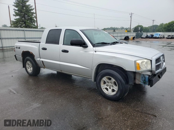 2005 Dodge Dakota SLT z VIN 1D7HW48N45S253901, wystawiony jako Copart lot #59167695 z przebiegiem 134 353 mil mil oraz Czysty tytuł • Clean title. Historia ofert i sprzedaży dostępna na DreamBid. Obrazek 4.