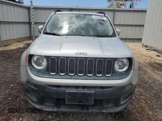 2017 Jeep Renegade Latitude with VIN ZACCJABB6HPE44536, listed as a Copart auction lot 59926145 with 79,487 mi miles and Clean title. Bid and sale history available at DreamBid. Image 5.