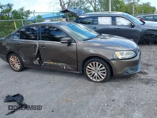 2012 Volkswagen Jetta Sedan SEL w/Sunroof with VIN 3VWLX7AJ9CM409833, listed as a IAAI auction lot 42008181 with 185,803 mi miles. Bid and sale history available at carsss.com. Image 12.