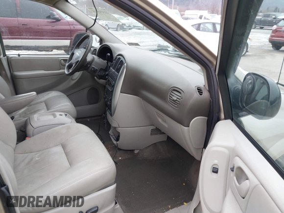 2005 Chrysler Town & Country Touring z VIN 2C8GP54L85R192954, wystawiony jako IAAI lot #41530918 z przebiegiem 242 193 mil mil oraz . Historia ofert i sprzedaży dostępna na DreamBid. Obrazek 5.