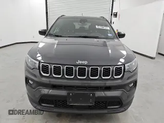 2024 Jeep Compass Latitude z VIN 3C4NJDBN5RT173984, wystawiony jako Copart lot #54627585 z przebiegiem 19 427 mil mil oraz Czysty tytuł • Clean title. Historia ofert i sprzedaży dostępna na DreamBid. Obrazek 5.