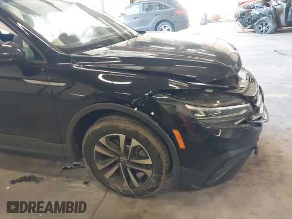 2023 Volkswagen Tiguan S z VIN 3VVRB7AX6PM069001, wystawiony jako IAAI lot #41193316 z przebiegiem 21 586 mil mil oraz . Historia ofert i sprzedaży dostępna na DreamBid. Obrazek 19.