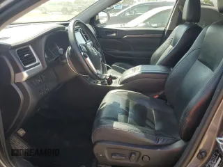2016 Toyota Highlander Limited with VIN 5TDDCRFH0GS018466, listed as a Copart auction lot 55974825 with 136,099 mi miles and Salvage title. Bid and sale history available at DreamBid. Image 7.
