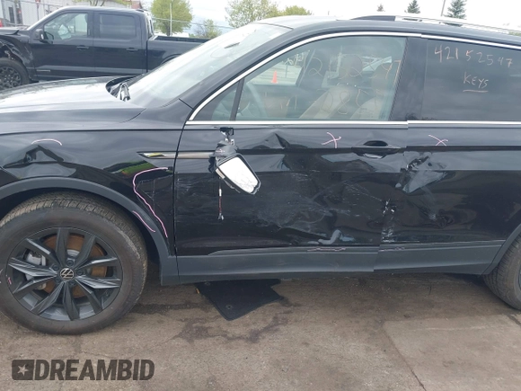 2024 Volkswagen Tiguan SE with VIN 3VVMB7AX7RM042855, listed as a IAAI auction lot 42223748 with 14,077 mi miles and . Bid and sale history available at DreamBid. Image 18.