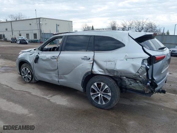2023 Toyota Highlander Hybrid XLE with VIN 5TDKBRCH5PS121526, listed as a IAAI auction lot 41897097 with 26,704 mi miles. Bid and sale history available at carsss.com. Image 3.