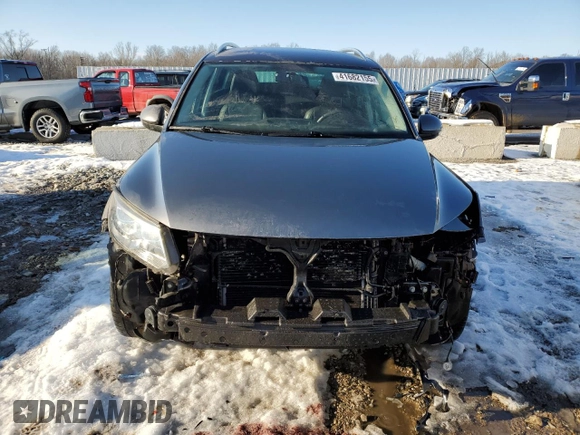 2014 Volkswagen Tiguan SE z VIN WVGAV3AXXEW505398, wystawiony jako Copart lot #41682155 z przebiegiem 137 147 mil mil oraz Nie do naprawy • Non repairable. Historia ofert i sprzedaży dostępna na DreamBid. Obrazek 5.