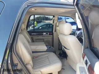 2005 Lincoln Navigator Luxury with VIN 5LMFU27515LJ18083, listed as a IAAI auction lot 41035901 with 172,467 mi miles. Bid and sale history available at carsss.com. Image 8.