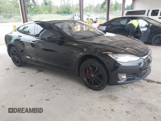 2013 Tesla Model S Performance с VIN 5YJSA1DP1DFP23818, выставлен на аукционе IAAI как лот 42594561 с пробегом 142 878 миль миль и . История ставок и продаж доступна на DreamBid. Изображение 1.