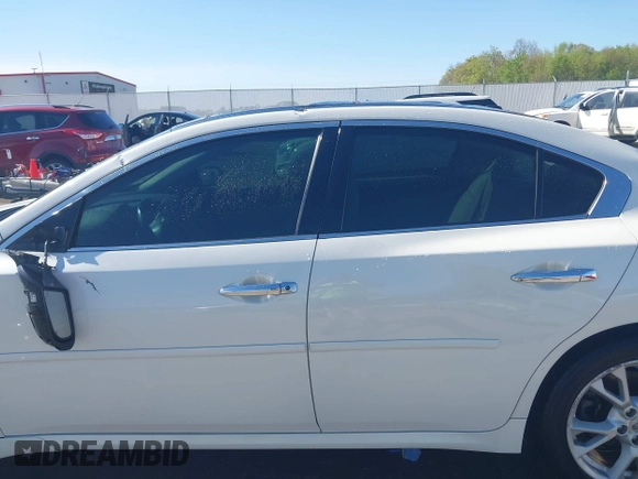 2014 Nissan Maxima SV z VIN 1N4AA5AP6EC914839, wystawiony jako IAAI lot #42084641 z przebiegiem 178 450 mil mil oraz . Historia ofert i sprzedaży dostępna na DreamBid. Obrazek 14.