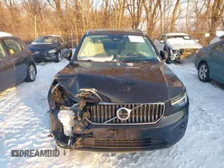 2024 Volvo XC40 Plus Bright Theme with VIN YV4L12UE3R2252433, listed as a IAAI auction lot 41322400 with 23 mi miles. Bid and sale history available at carsss.com. Image 12.