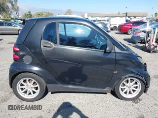 2009 Smart fortwo Pure z VIN WMEEJ31X49K218655, wystawiony jako IAAI lot #40850458 z przebiegiem 243 075 mil mil oraz . Historia ofert i sprzedaży dostępna na DreamBid. Obrazek 12.