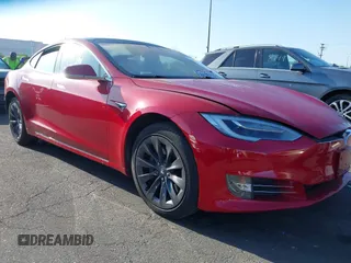 2018 Tesla Model S 75D z VIN 5YJSA1E22JF291433, wystawiony jako IAAI lot #42316194 z przebiegiem 59 143 mil mil oraz . Historia ofert i sprzedaży dostępna na DreamBid. Obrazek 1.