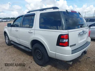 2010 Ford Explorer XLT z VIN 1FMEU6DE4AUA03914, wystawiony jako IAAI lot #42501330 z przebiegiem 211 542 mil mil oraz . Historia ofert i sprzedaży dostępna na DreamBid. Obrazek 3.
